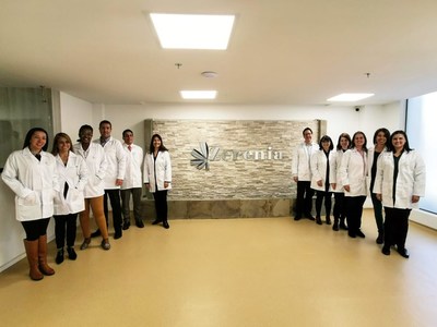 Health professionals at Khirons newly opened Zerenia integrated medical clinic (CNW Group/Khiron Life Sciences Corp.)